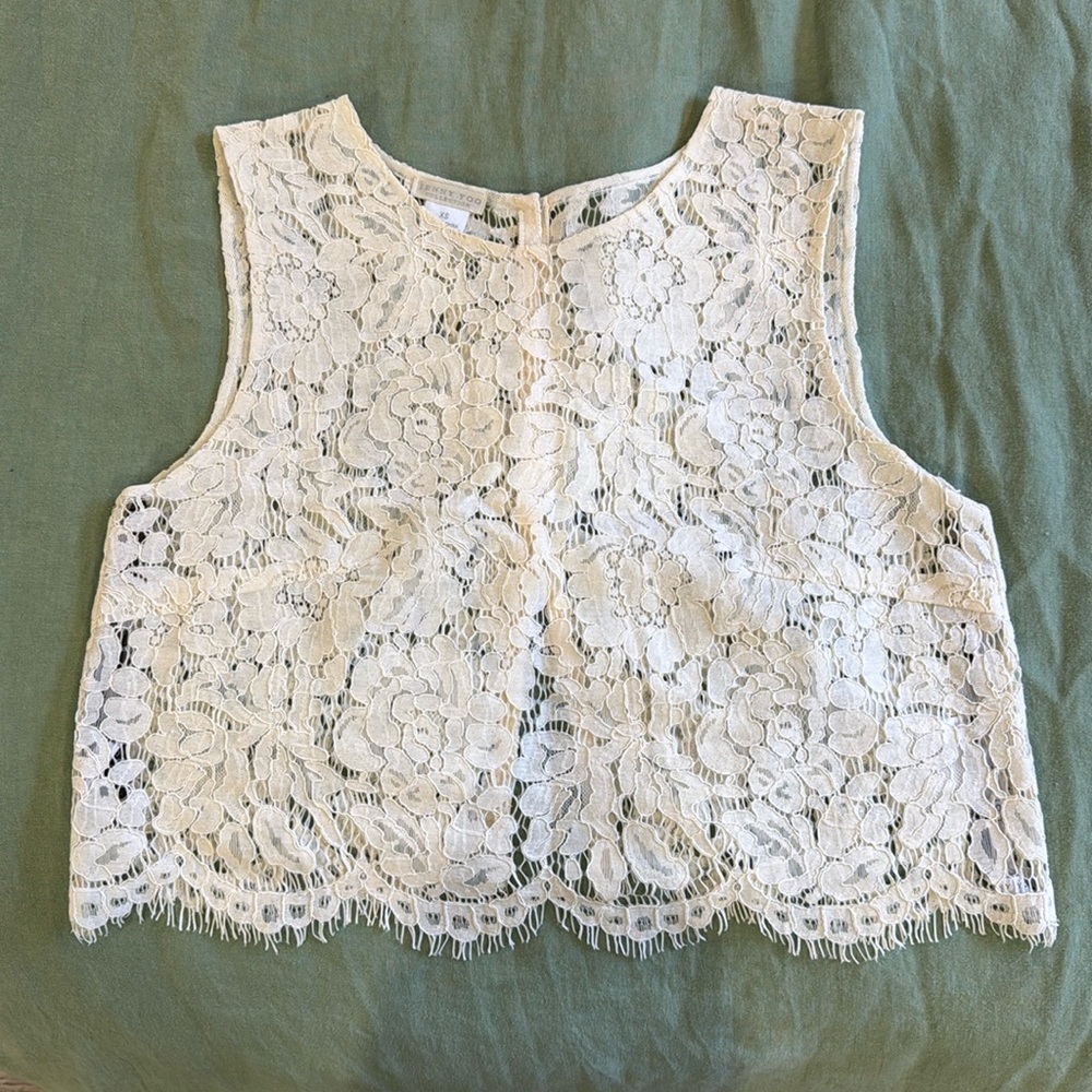 Lace cropped top
